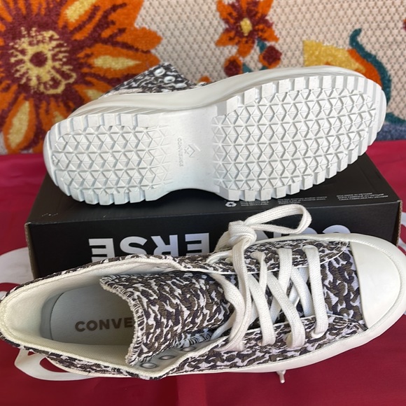 Converse A00877C
CTAS LUGGED 2.0 HI
SAND DUNE/EGRET/EGRET
WMNS sneakers Platform - Picture 6 of 16